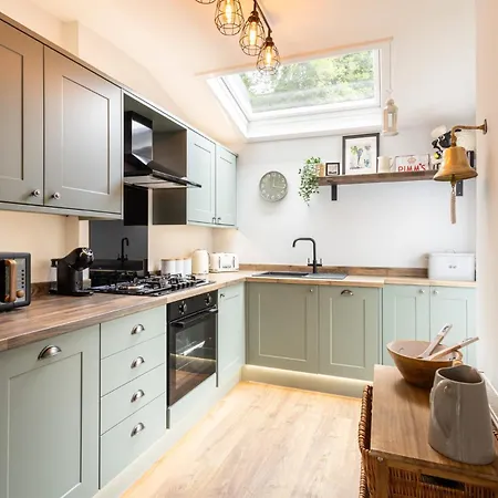 Host & - Arundel Holiday home *