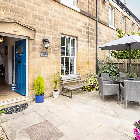 Host & - Arundel Holiday home *