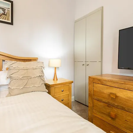 Host & - Arundel Holiday home *