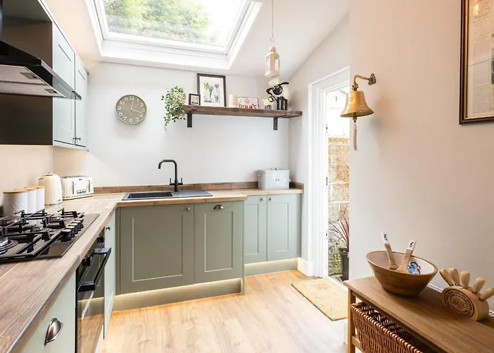 Host & - Arundel Holiday home *