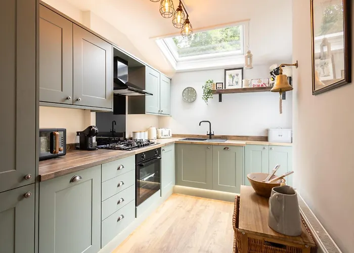 Host & - Arundel Holiday home *